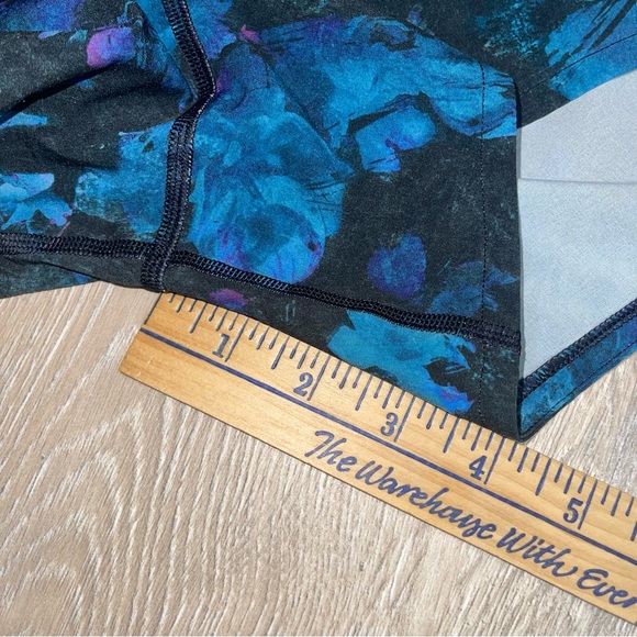 Lululemon Women’s Sz 6 SPEED UP SHORT 2.5" Floral Shift Blue Multi Black Run. - Picture 14 of 14